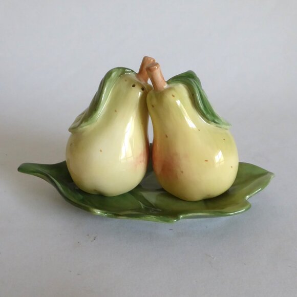 NEW FITZ & FLOYD SUMMER HILL CERAMIC PEAR FRUIT SALT & PEPPER SHAKER 3 PIECE SET - Picture 3 of 10